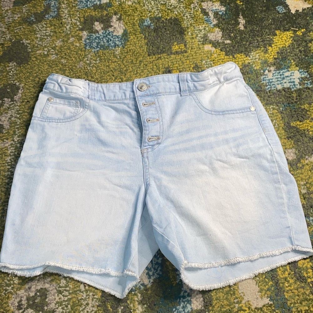 Arizona Jean CO- Big Girls 16 1/2 Plus MIDI- Light Distressed Denim